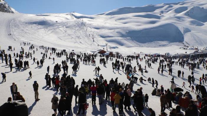Hakkari 5. Kar Festivali'ne 16 bin kişi katıldı