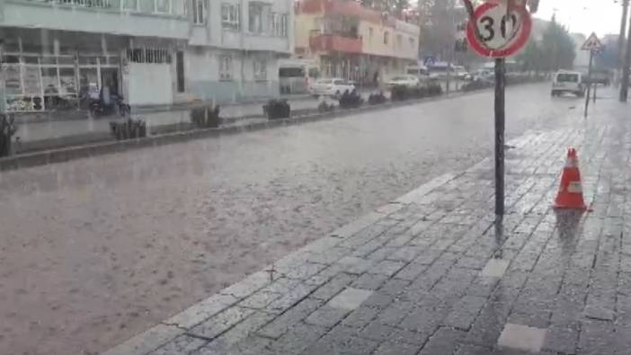 Gaziantep'te etkili olan yağış hayatı felç etti