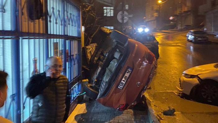 Arnavutköy'de bir araç kaldırımda yan durdu