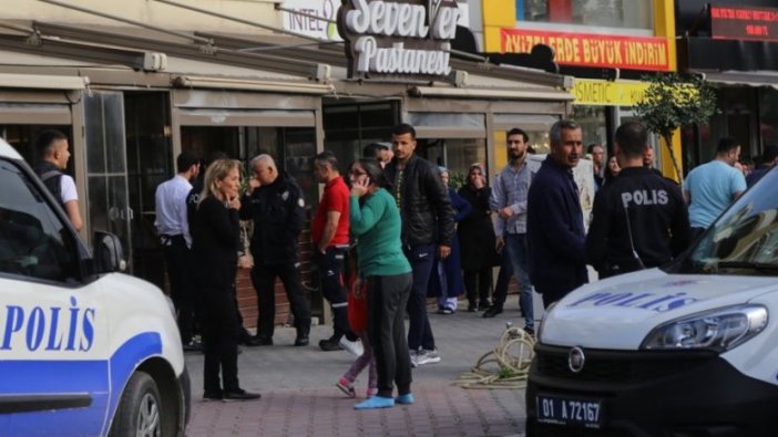 Adana'da seyir halindeki otomobil alev aldı