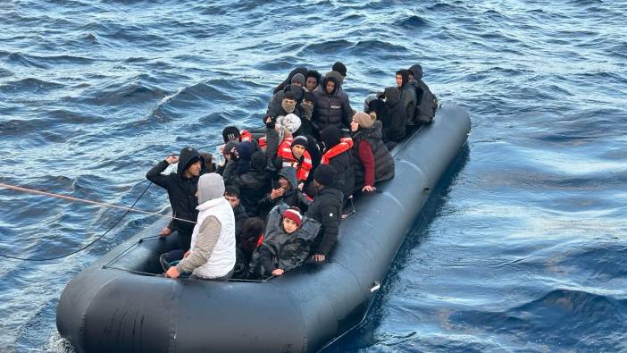 İzmir açıklarında 159 düzensiz göçmen kurtarıldı