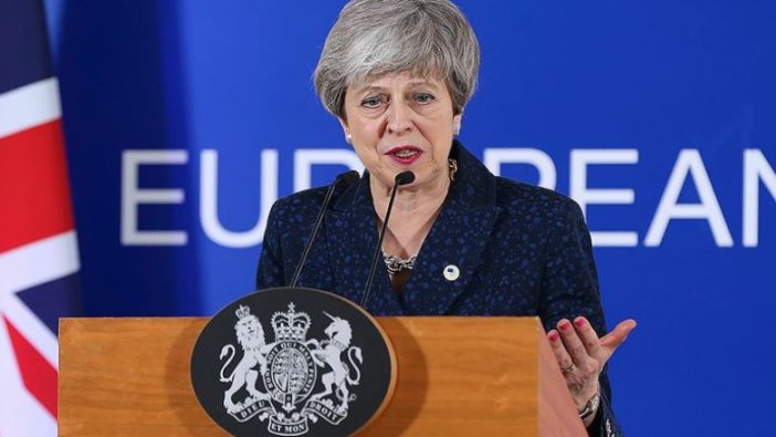Theresa May'den koşullu istifa açıklaması