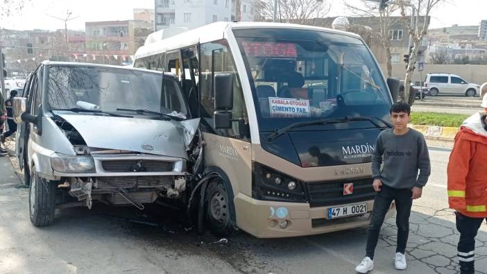 Mardin’de iki minibüs çarpıştı 'Yaralılar var'