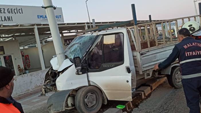 Malatya'da meydana gelen feci kazada sürücü ağır yaralandı