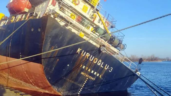 Karadeniz'de mahsur kalan Türk gemisine füze isabet etti