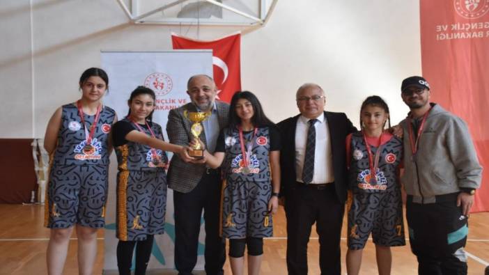 Afyonkarahisar’da Kızlar Basketbol turnuvası sona erdi