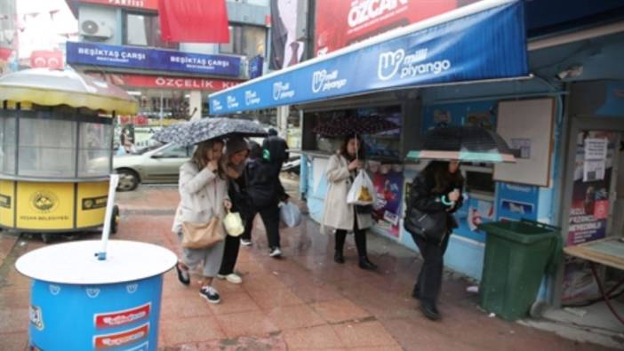 Edirne'de sağanak yağış hayatı olumsuz etkiliyor