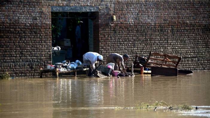 Pakistan'da şiddetli yağışlar 37 can aldı