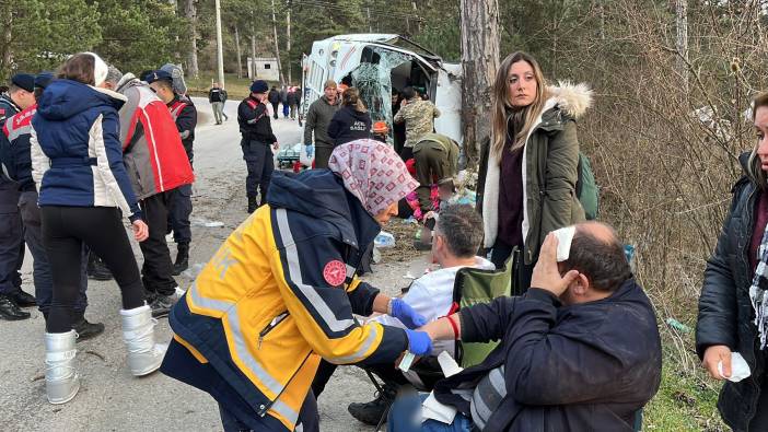 Minibüs kazasında yaralanan 14 kişiden 9'u taburcu