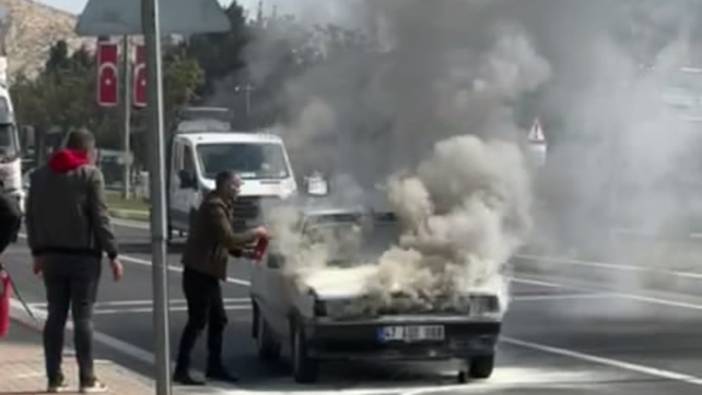 Mardin'de otomobil alev alev yandı