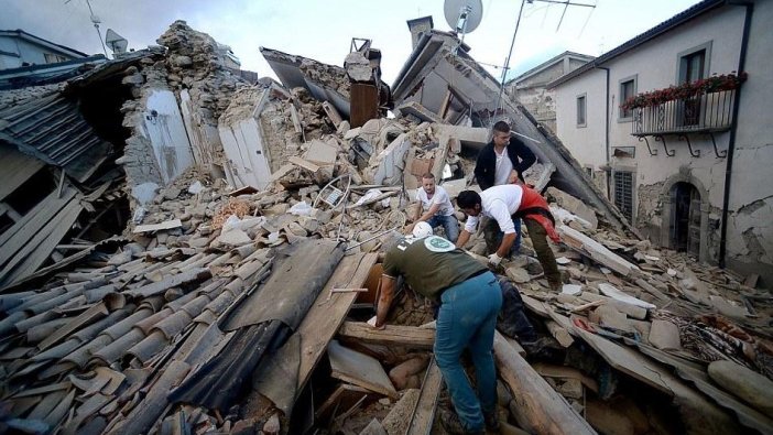 "İstanbul'da 7 şiddetinde deprem olacak"