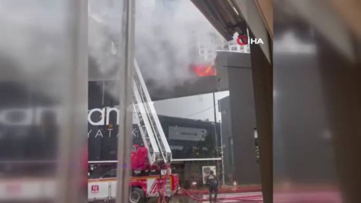 Esenyurt'ta Mobilyacılar Çarşısı'nda yangın 'Çok sayıda ekip sevk edildi'