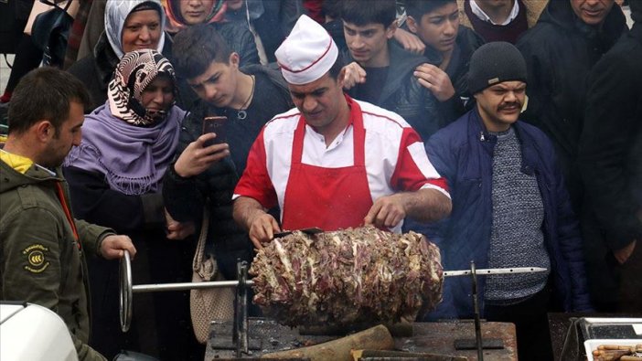 Erzurum'da cağ kebabı izdihamı