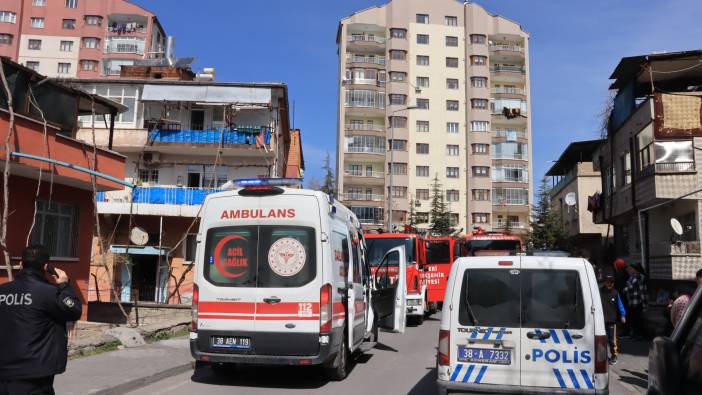 Kayseri'de binadaki malzemeler yandı '1 kişi zehirlendi'