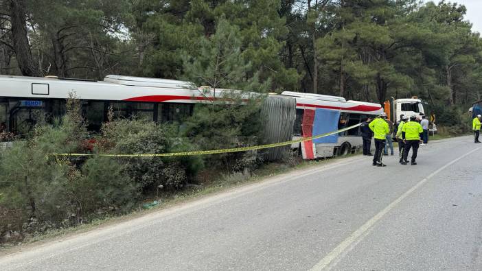 İzmir'de TIR ile otobüs çarpıştı '1 ölü 4 yaralı'