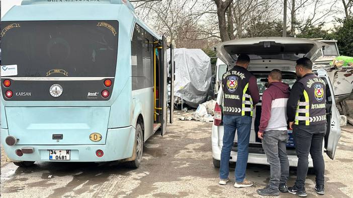 Maltepe'de kapısı açık yolcu taşıyan minibüse para cezası