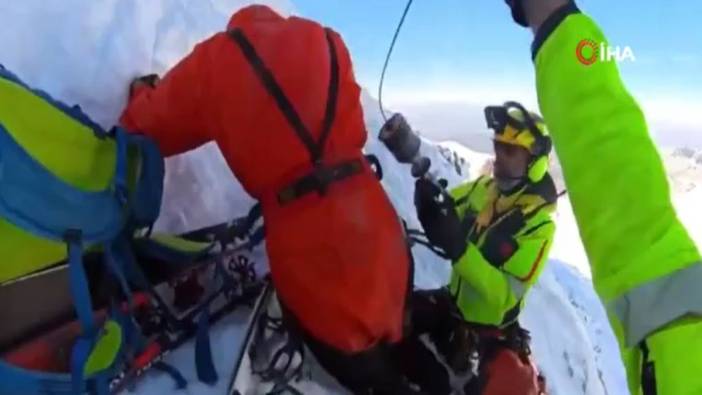 İtalya'da dağda mahsur kalan dağcılar kurtarıldı