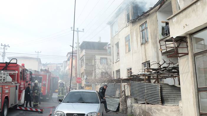 Kayseri'de 3 katlı binada yangın paniği