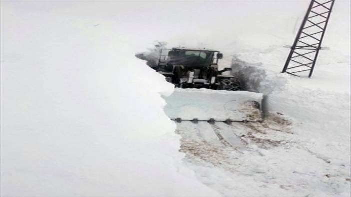 Hakkari'de karla mücadele devam ediyor