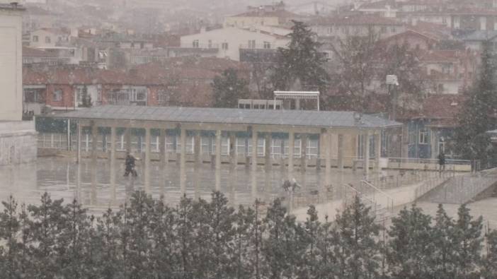 Ankara'ya lapa lapa kar yağdı