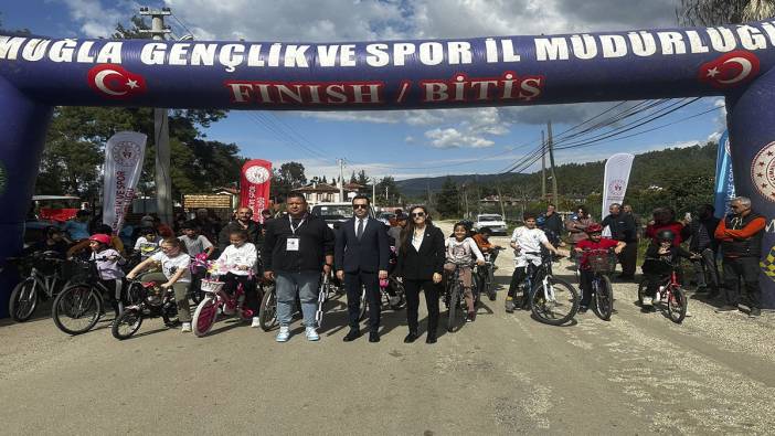 Ula’da 150 sporcu ile bisiklet yarışması gerçekleştirildi