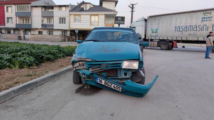 Bursa’da kaza ‘2 otomobil kafa kafaya çarpıştı’
