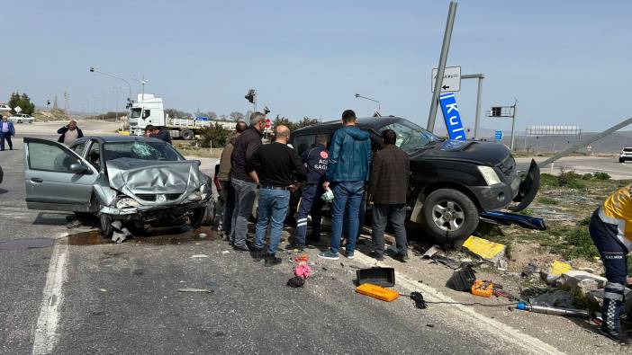 Kırıkkale'de pikap ile otomobil çarpıştı 'Yaralılar var'