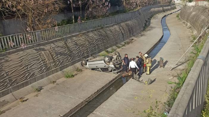 Sultanbeyli'de araç dereye uçtu 3 kişi yaralandı