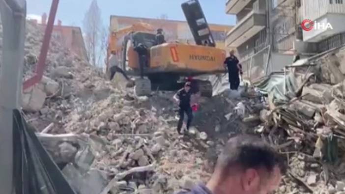 Ankara'da bina çöktü 'Arama çalışmaları devam ediyor
