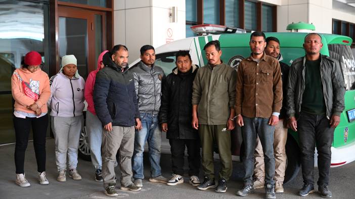 Edirne'de konteynerden kaçak göçmenler çıktı