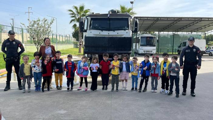 Aydın'da minik öğrenciler polis haftasını kutladı