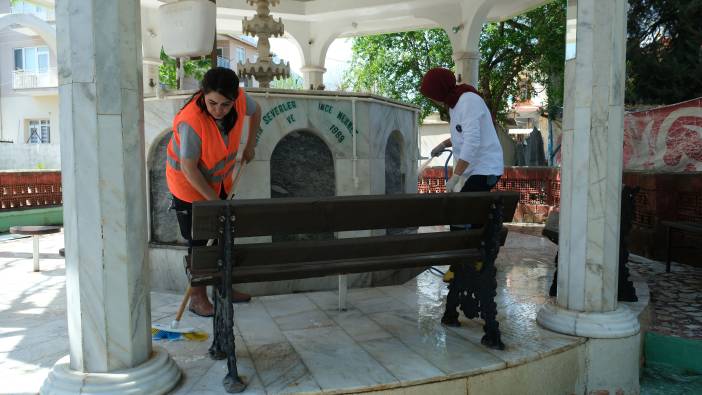 Antalya'da camilerde bayram temizliği