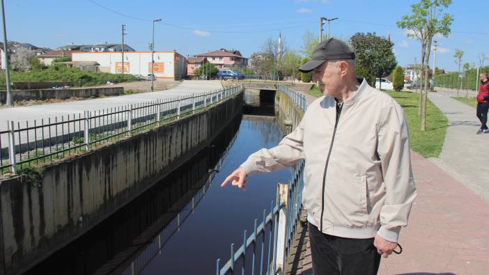 Kocaeli'nde simsiyah akan derelerde inceleme