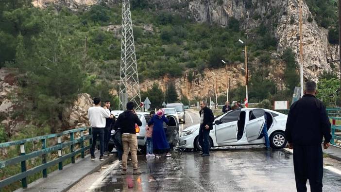 Adana’da 2 otomobil çarpıştı! ‘6 yaralı’