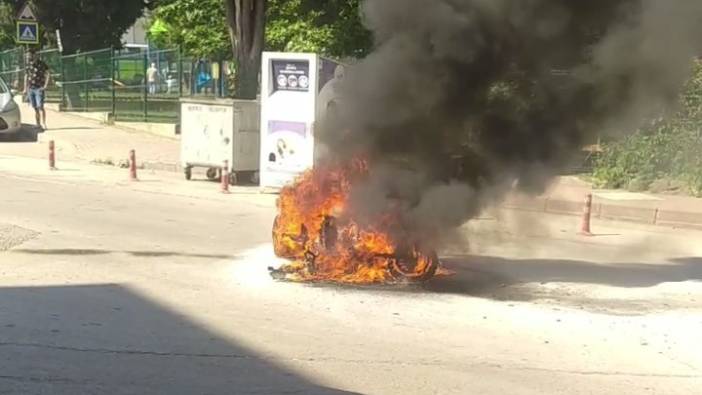 Antalya'da seyir halinde olan motosiklet alev aldı