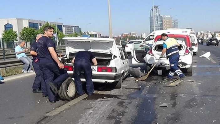 Kartal D-100 Karayolu'nda zincirleme kaza