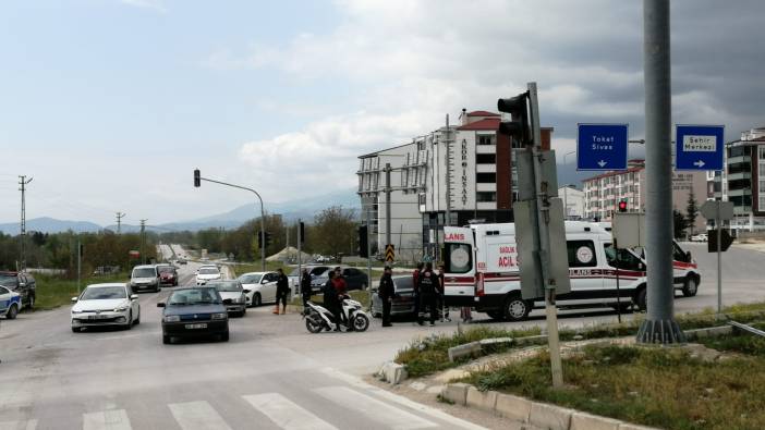 Tokat'ta kamyonet ve otomobil çarpıştı: Yaralılar var