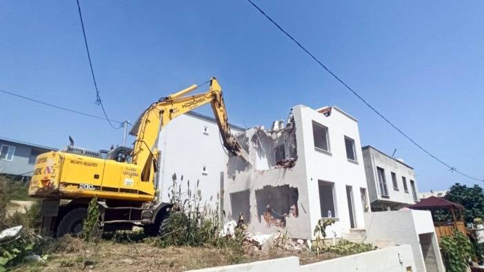 Mudanya’da kaçak yapılar tek tek yıkılıyor