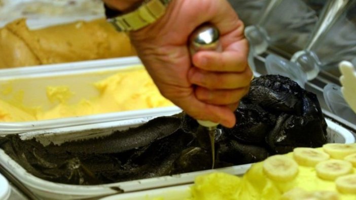 Siyah Maraş dondurması üretildi