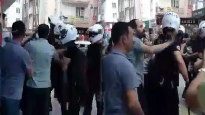 Sokakta sigara içen kadına saldırı