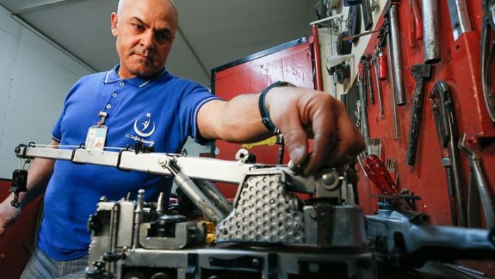 Hastanenin hurdalarını sanata çeviriyor