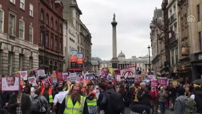 Londra'da Trump protesto edildi