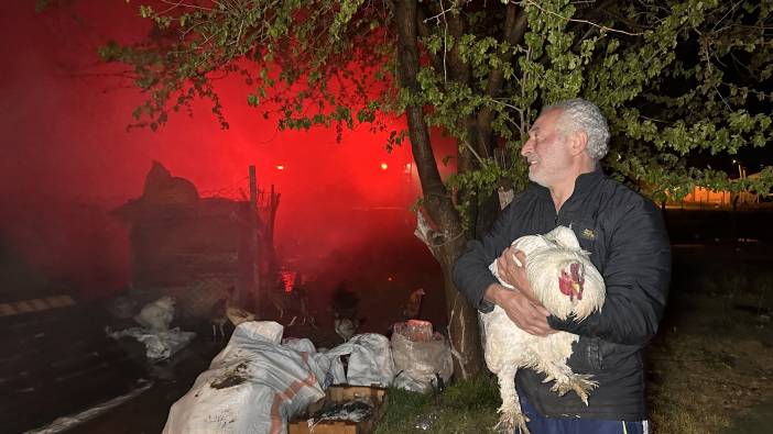 Depo alev alev yandı: Yangından kurtardığı tavuğuna böyle sarıldı