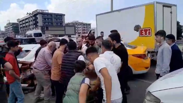 Diyarbakır'da iki araç birbirine girdi: 1 kişi yaralandı