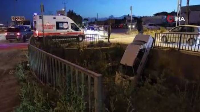 Antakya’da su kanalına düşen aracın sürücüsü yaralandı