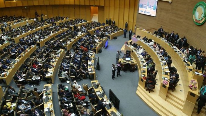 Afrika Birliği Sudan'ın üyeliğini askıya aldı