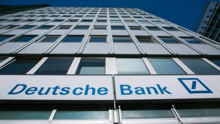 Deutsche Bank’ın kredi notu düşürüldü