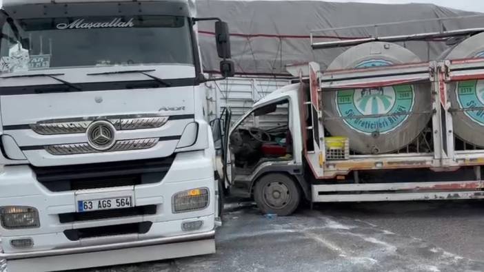 Konya'da TIR ile süt tankeri çarpıştı