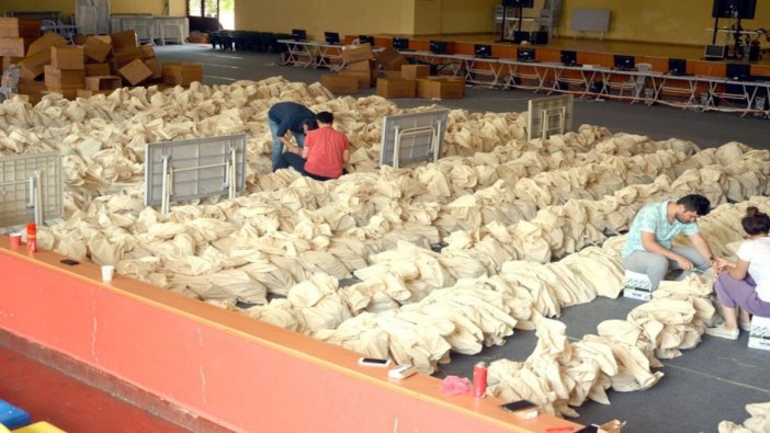 Seçime saatler kaldı! Oy pusulaları torbada