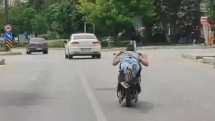 Kırşehir'de bir sürücü motosikleti yüzüstü uzanarak kullandı